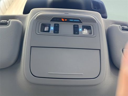 Used 2022 Ford Explorer Limited image 45