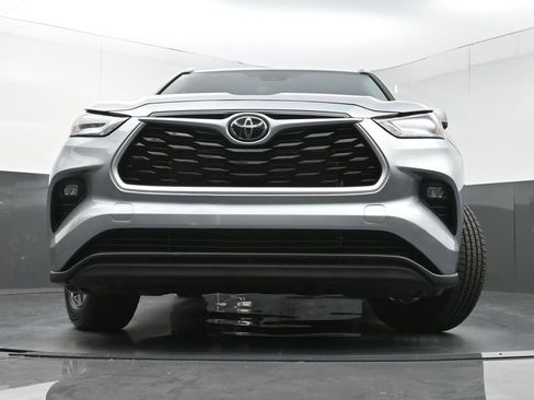 Used 2023 Toyota Highlander XLE image 26