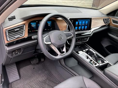 Certified 2024 Volkswagen Atlas SE w/ Panoramic Sunroof Package image 13