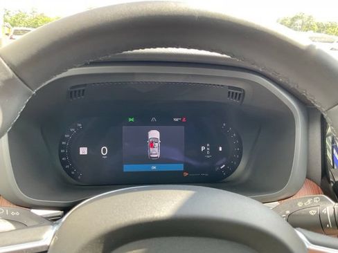 Certified 2024 Volvo XC60 B5 Plus w/ Protection Package Premier AWD/4WD image 21