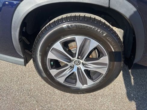 Used 2022 Toyota Highlander XLE image 14