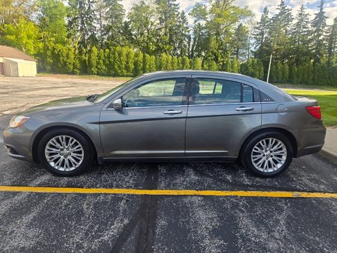 Used 2013 Chrysler 200 Limited FWD image 4