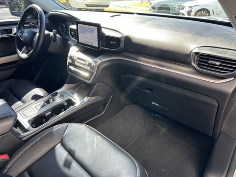 Used 2022 Ford Explorer XLT w/ Equipment Group 202A image 11