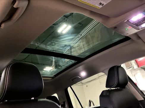 Used 2025 Volkswagen Atlas SE image 14