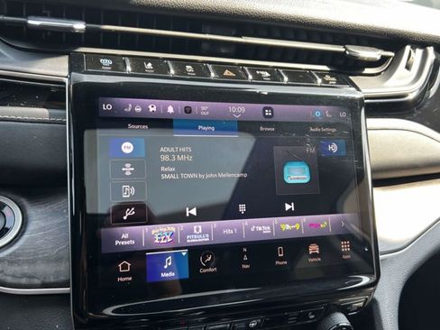 Used 2023 Jeep Grand Cherokee 4WD 4xe image 28