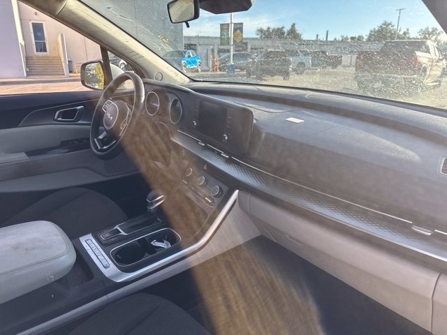Used 2024 Kia Carnival LX FWD image 19