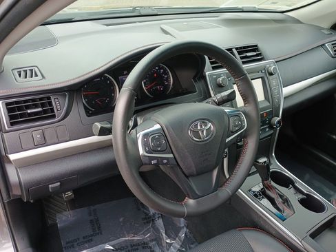 Used 2017 Toyota Camry SE image 11