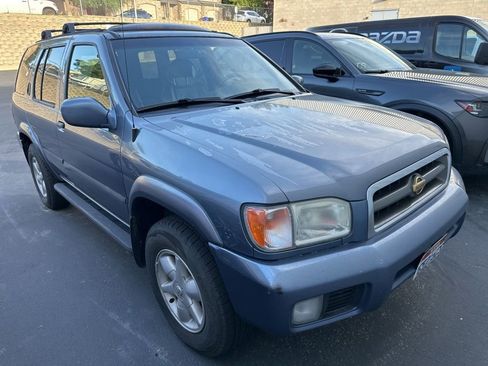 Used 2001 Nissan Pathfinder LE AWD/4WD image 2