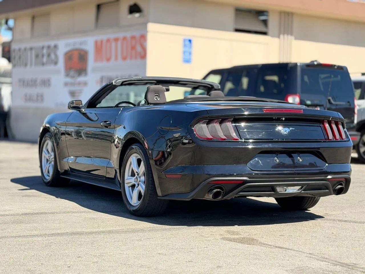 Used 2018 Ford Mustang Convertible RWD image 10