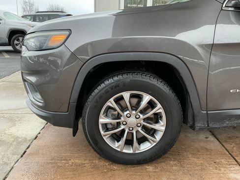Used 2019 Jeep Cherokee Latitude Plus w/ Comfort/Convenience Group image 25