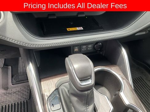 Used 2024 Toyota Highlander Limited AWD/4WD image 10