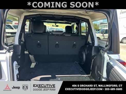 Used 2023 Jeep Wrangler Unlimited Sahara w/ Cold Weather Group AWD/4WD image 7