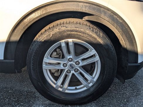 Used 2022 Ford Explorer XLT image 10