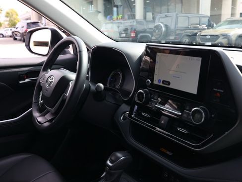 Used 2024 Toyota Highlander XLE image 20