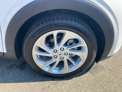Used 2027 Chevrolet Bolt LT w/ Comfort Package FWD image 36