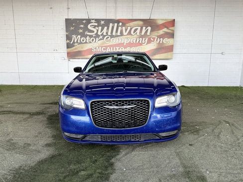 Used 2020 Chrysler 300 Touring w/ Sport Appearance Package image 8