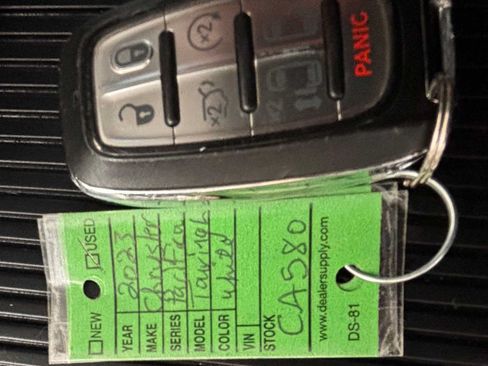 Used 2023 Chrysler Pacifica Touring-L FWD image 36