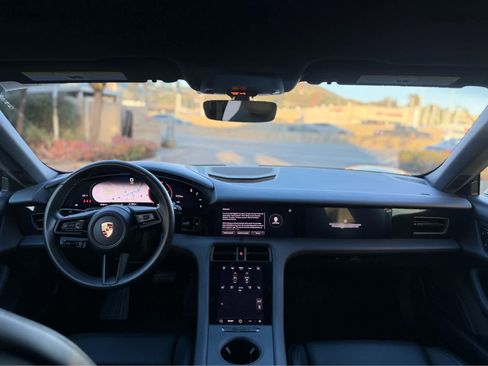 Used 2023 Porsche Taycan 4S w/ Technology Package image 3