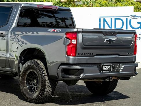 Used 2021 Chevrolet Silverado 1500 Custom w/ LPO, Blackout Package AWD/4WD image 10