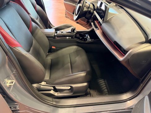 Used 2024 Toyota Prius Prime SE image 23