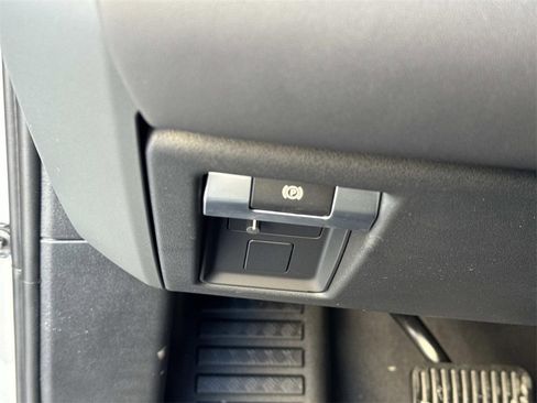 New 2026 Land Rover Defender 110 X-Dynamic SE image 27