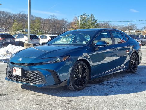 Certified 2025 Toyota Camry SE image 3