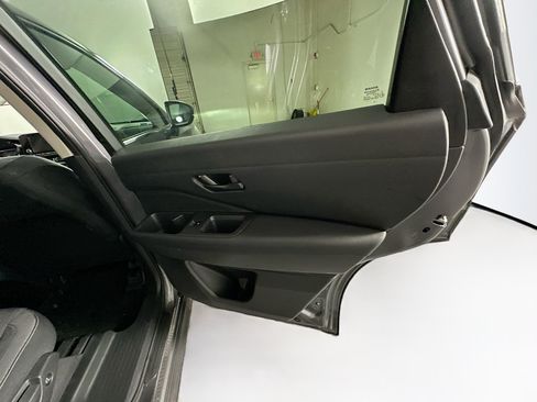 Used 2025 Nissan Pathfinder SV image 31