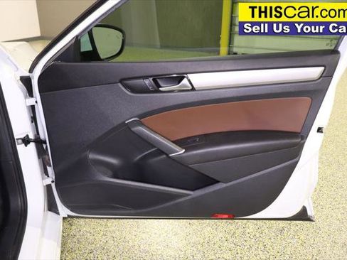 Used 2021 Volkswagen Passat 2.0T SE w/ Luggage Net & Mats Package FWD image 35