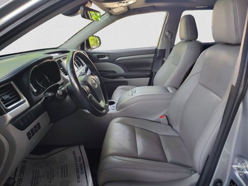 Used 2018 Toyota Highlander Limited AWD/4WD image 10