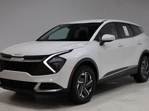 Used 2023 Kia Sportage LX AWD/4WD image 3