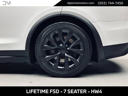 Used 2025 Tesla Model X AWD/4WD image 41