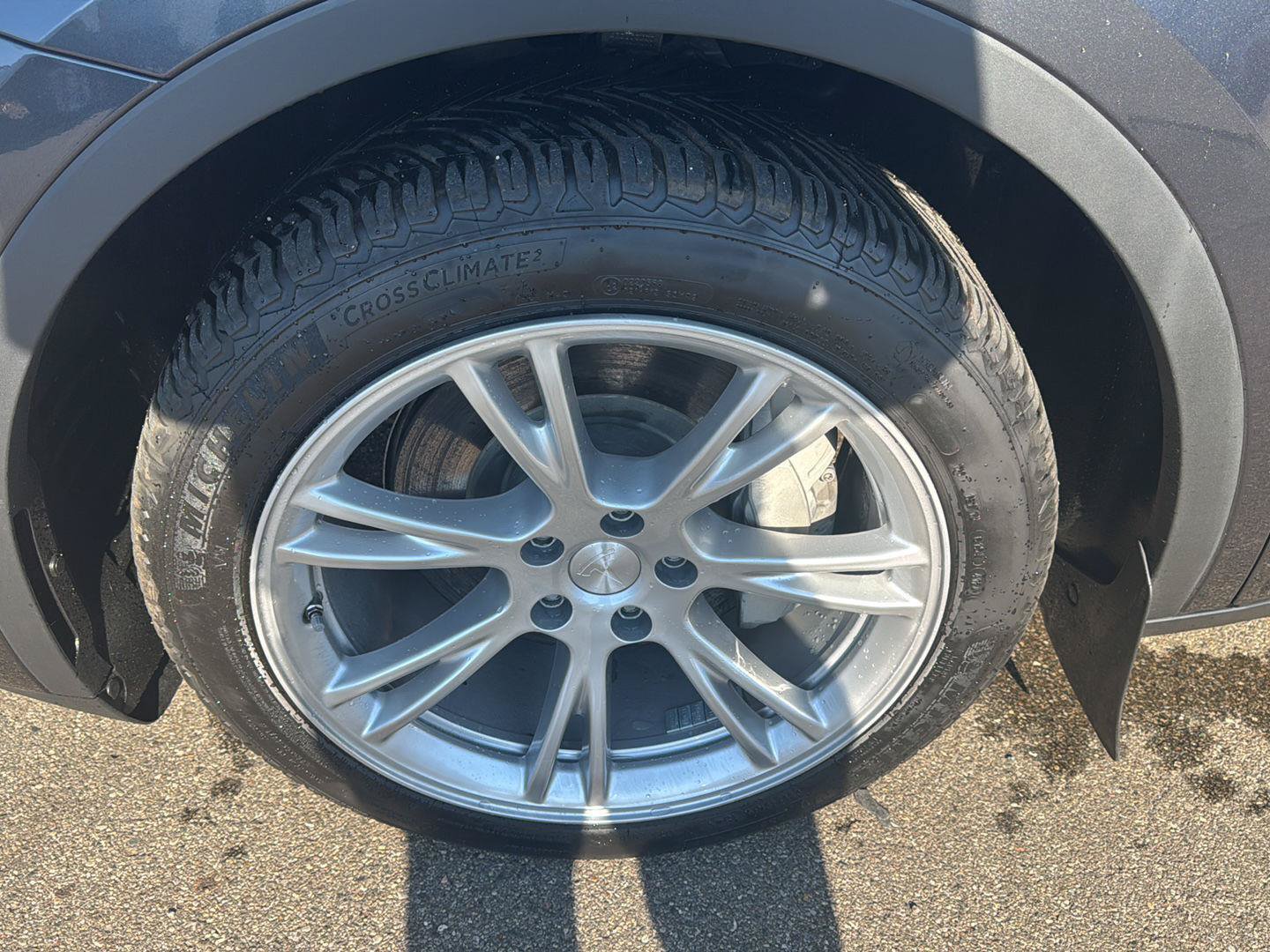 Used 2024 Tesla Model Y Long Range AWD/4WD image 9
