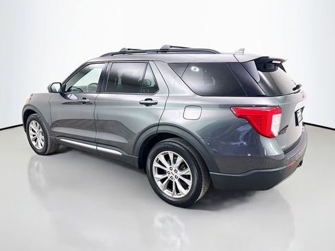 Used 2020 Ford Explorer XLT w/ Equipment Group 202A image 5