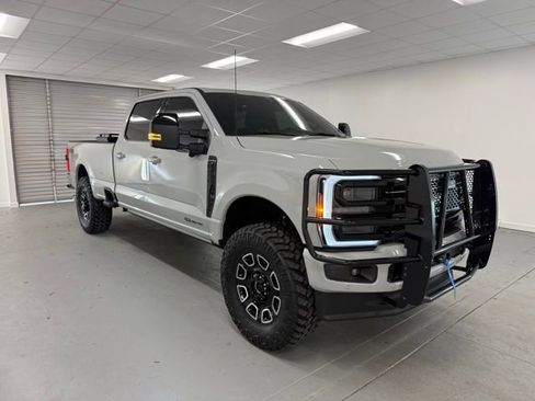 New 2026 Ford F250 Platinum w/ FX4 Off-Road Package image 3