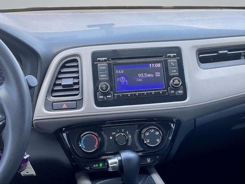 Used 2019 Honda HR-V LX image 6