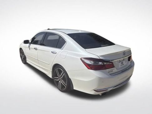 Used 2017 Honda Accord Touring image 6