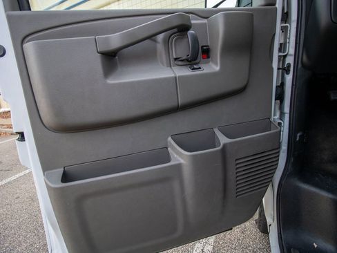 Used 2017 Chevrolet Express 3500 LT w/ LT Preferred Equipment Group image 10