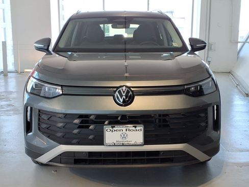 Used 2026 Volkswagen Tiguan SE w/ Panoramic Sunroof Package AWD/4WD image 2