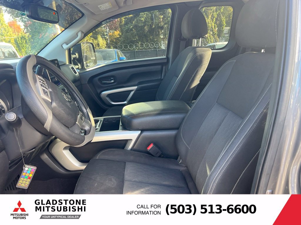 Used 2017 Nissan Titan SV AWD/4WD image 9