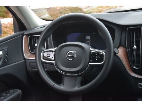 Certified 2023 Volvo XC60 B5 Plus w/ Climate Package image 15