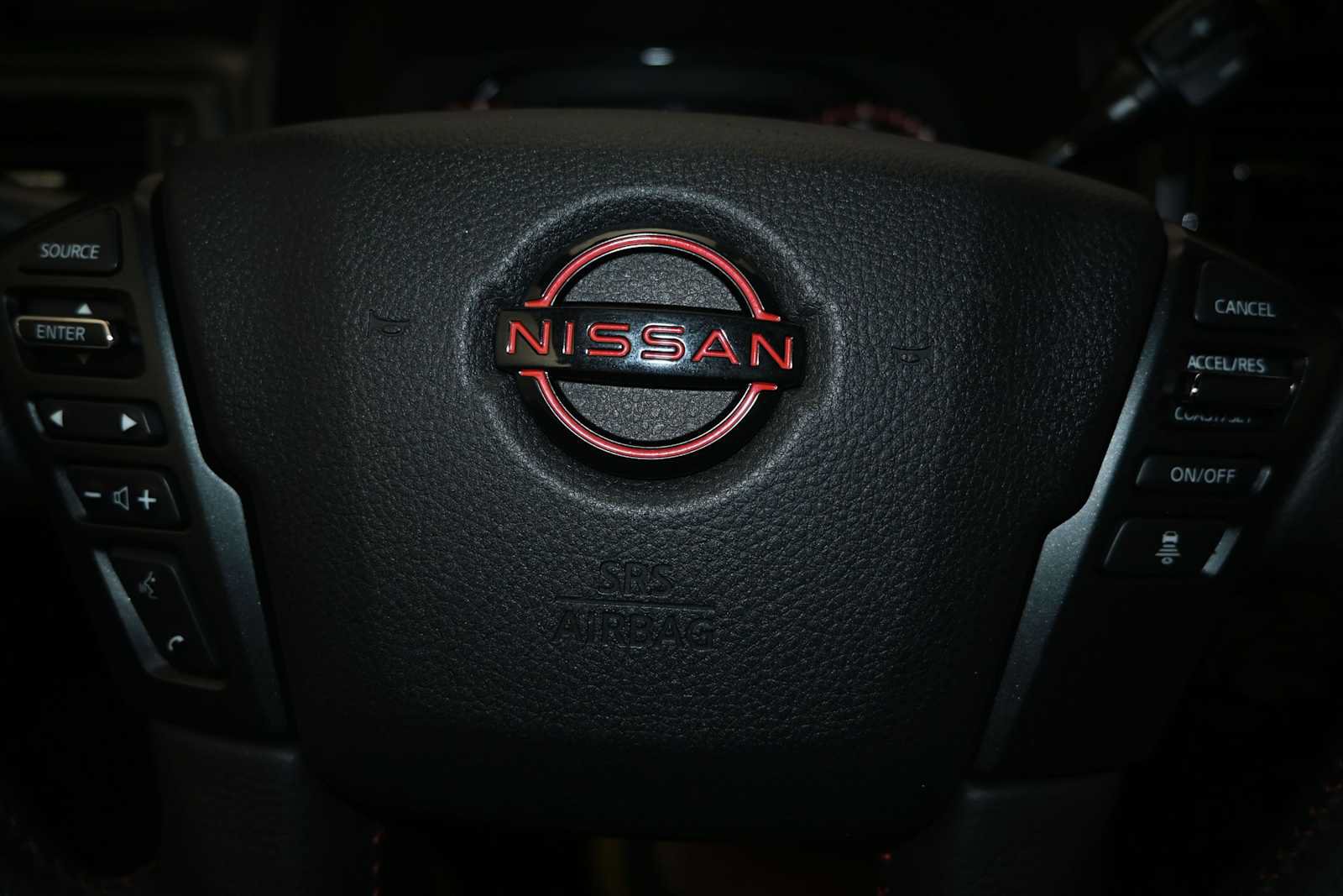 Used 2024 Nissan Titan PRO-4X w/ Pro-4x Convenience Package AWD/4WD image 9
