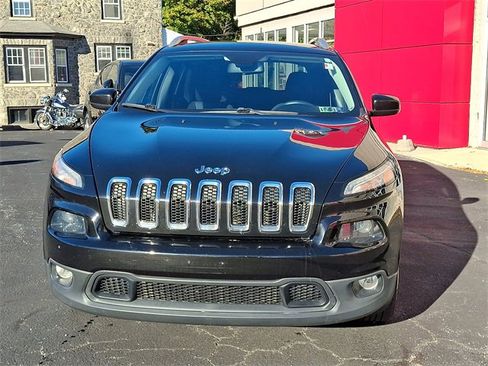 Used 2018 Jeep Cherokee Latitude image 2