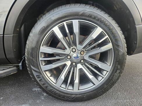 Used 2016 Ford Explorer Platinum image 37