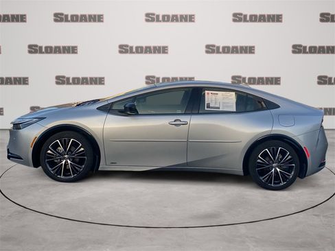 Used 2023 Toyota Prius XLE image 2