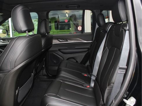 New 2025 Jeep Grand Cherokee Limited w/ Trailer Tow Package image 28