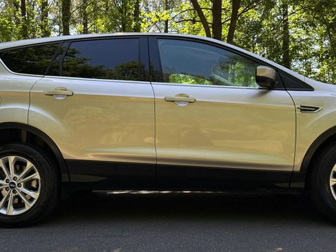 Used 2017 Ford Escape SE FWD image 4