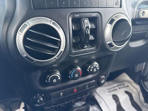 Used 2016 Jeep Wrangler Unlimited Sahara w/ Connectivity Group image 20