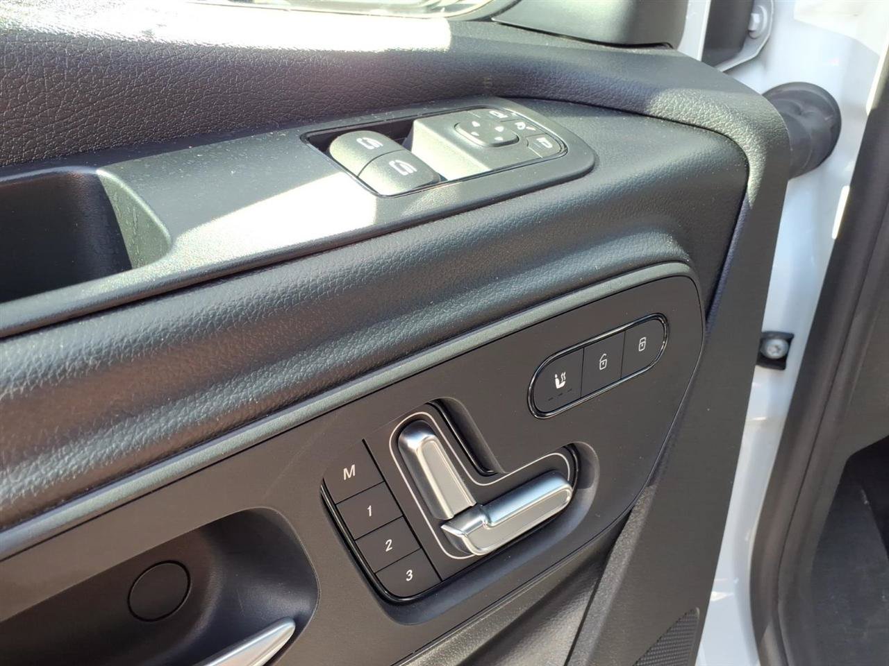 Used 2025 Mercedes-Benz Sprinter 2500 image 18