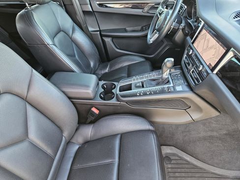 Certified 2021 Porsche Macan image 15