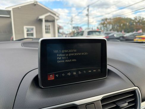 Used 2015 MAZDA MAZDA3 i Touring image 18